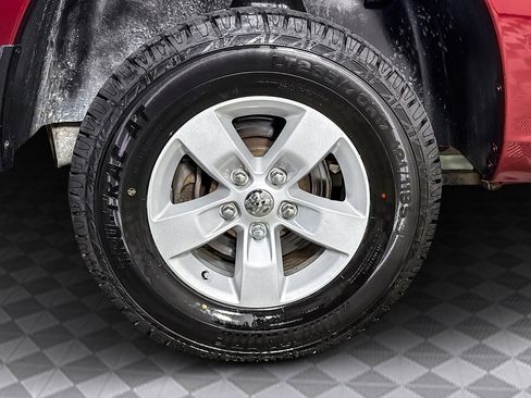 Used 2018 RAM 1500 Express image 31