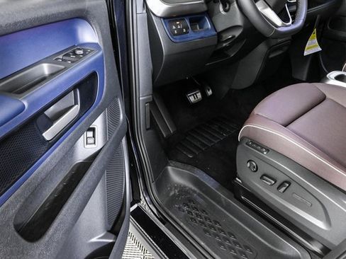 New 2025 Volkswagen ID. Buzz Pro S image 8