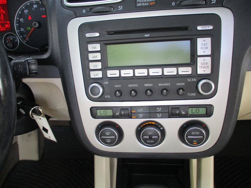 Used 2009 Volkswagen Eos Komfort FWD image 13
