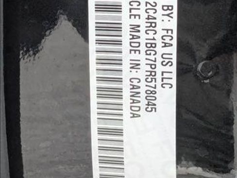 Used 2023 Chrysler Pacifica Touring-L FWD image 26