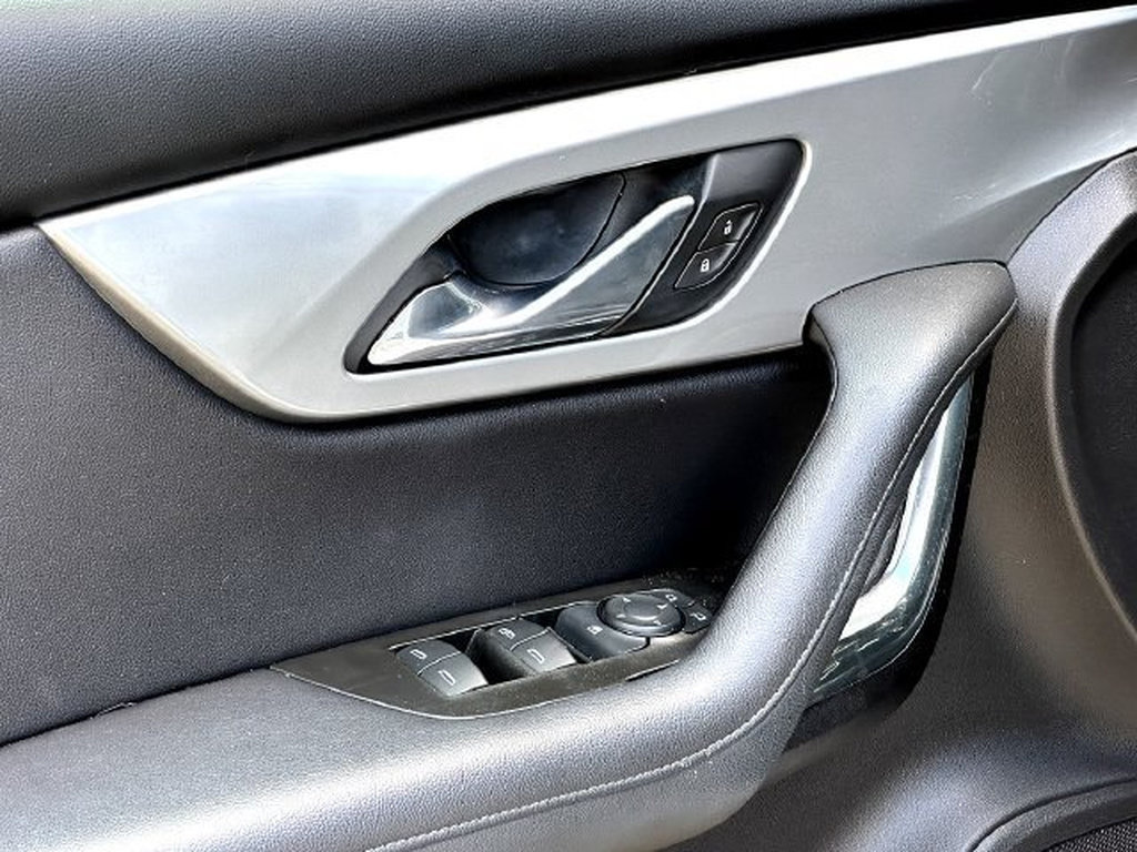 Used 2019 Chevrolet Blazer LT FWD image 11