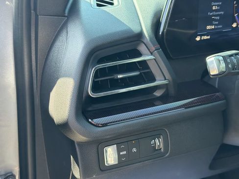 Used 2026 Chevrolet Traverse RS w/ LPO, Floor Liner Package FWD image 19
