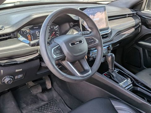 Used 2022 Jeep Compass Latitude FWD image 30