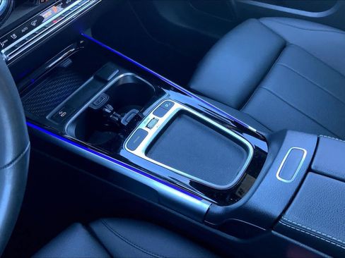 Used 2025 Mercedes-Benz GLB 250 4MATIC image 16