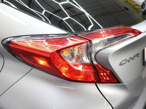 Used 2020 Toyota C-HR LE FWD image 29