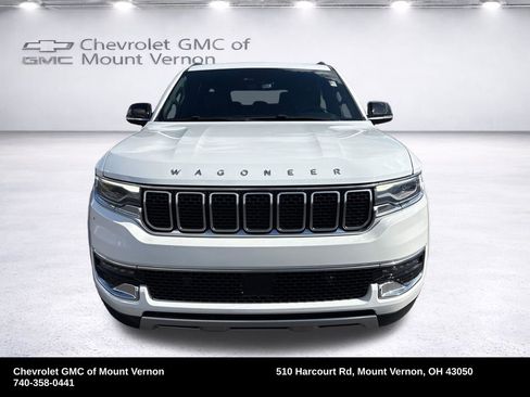 Used 2024 Jeep Wagoneer L Series II w/ Flexible Seating Group AWD/4WD image 9