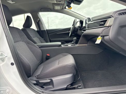 Used 2025 Toyota Camry LE image 10