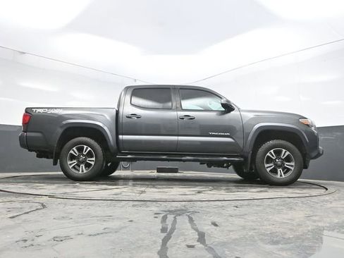 Used 2019 Toyota Tacoma TRD Sport image 31
