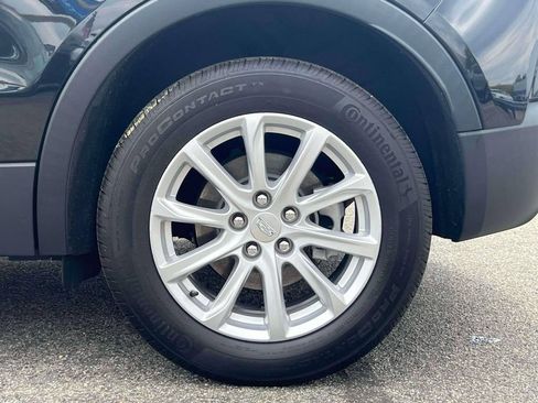 Used 2023 Cadillac XT4 Luxury w/ Cold Weather Package FWD image 7