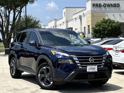 Used 2024 Nissan Rogue SV FWD image 2