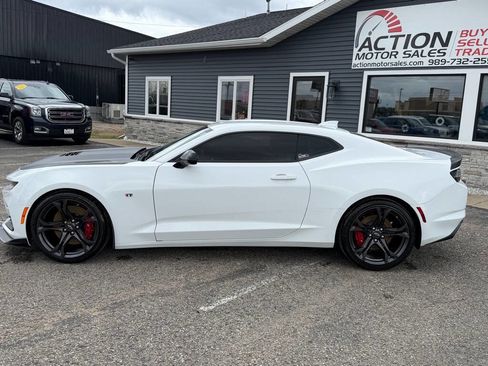 Used 2020 Chevrolet Camaro SS RWD image 2
