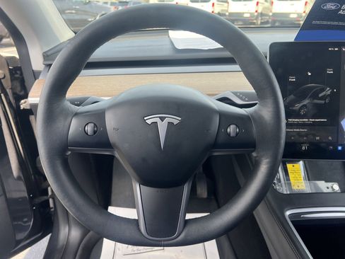 Used 2021 Tesla Model Y Long Range image 11