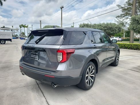 Used 2022 Ford Explorer ST-Line RWD image 8