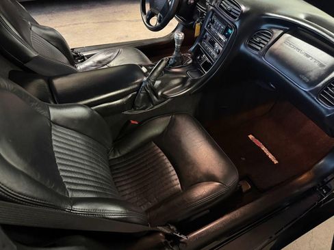 Used 2002 Chevrolet Corvette Z06 w/ Memory Pkg image 21