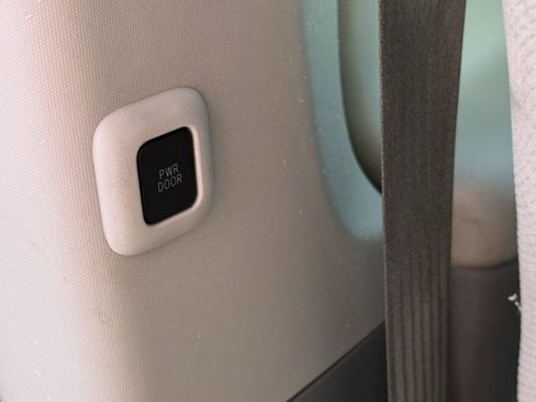 Used 2013 Toyota Sienna LE image 30