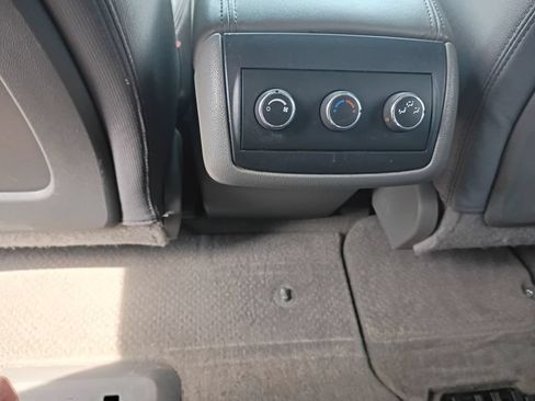 Used 2012 Chevrolet Traverse LT FWD image 32