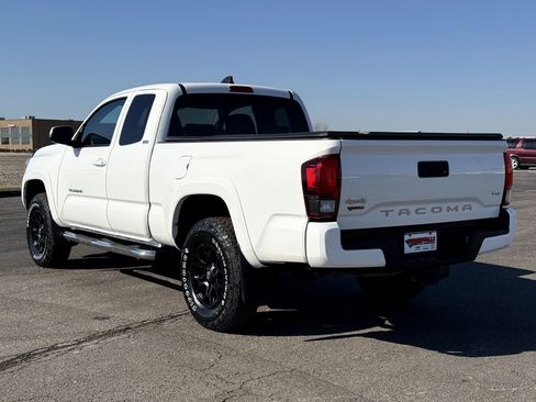 Used 2022 Toyota Tacoma SR5 w/ Technology Package image 6