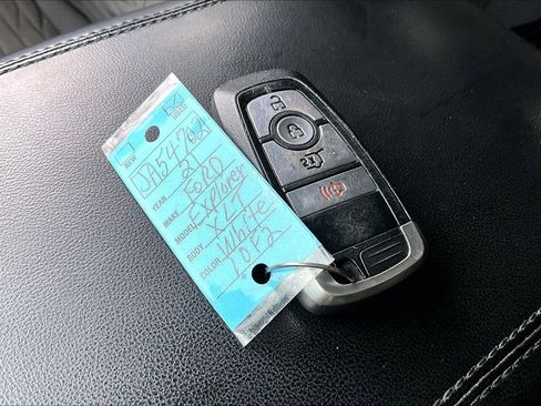 Used 2021 Ford Explorer XLT AWD/4WD image 10