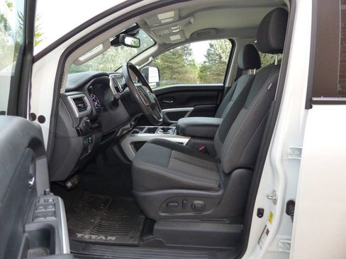 Used 2021 Nissan Titan SV w/ SV Convenience Package AWD/4WD image 23