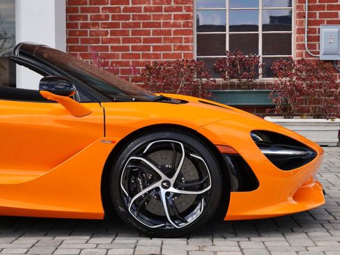 Used 2024 McLaren 750S Spider RWD image 7