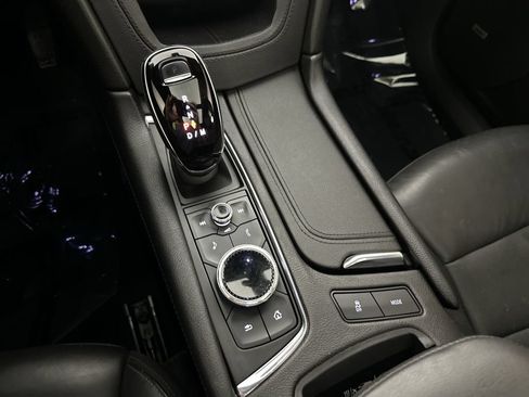 Used 2020 Cadillac XT6 Premium Luxury FWD image 17