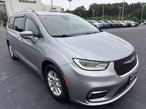 Used 2021 Chrysler Pacifica Touring-L FWD image 1