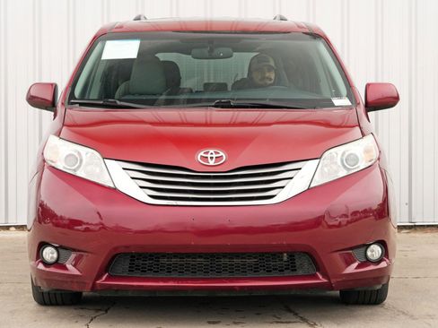 Used 2016 Toyota Sienna XLE image 6