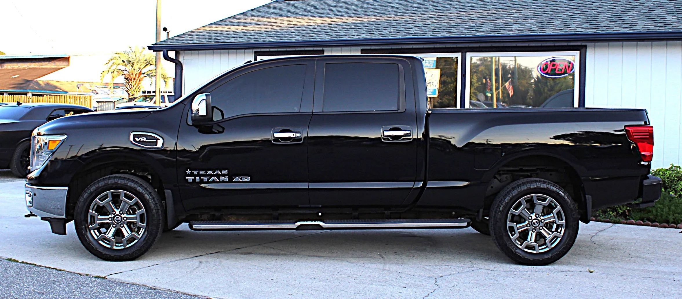 Used 2018 Nissan Titan SL w/ Texas Titan Edition AWD/4WD image 2
