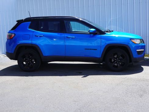 Used 2019 Jeep Compass Latitude AWD/4WD image 2