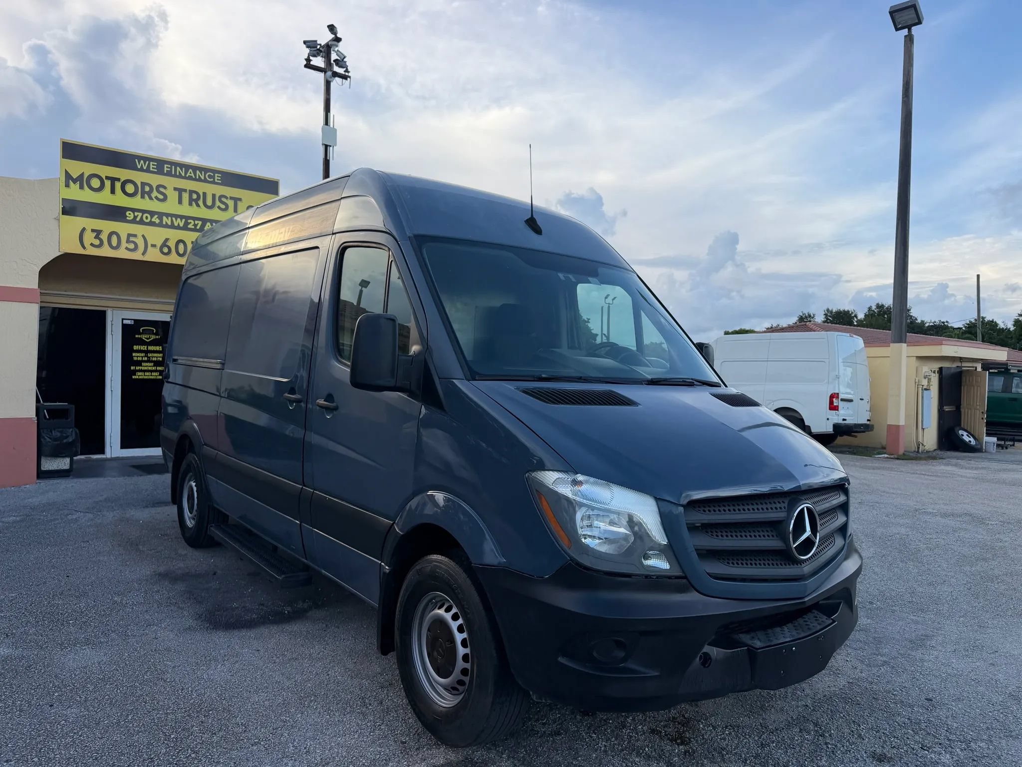 Used 2018 Mercedes-Benz Sprinter 2500 image 8