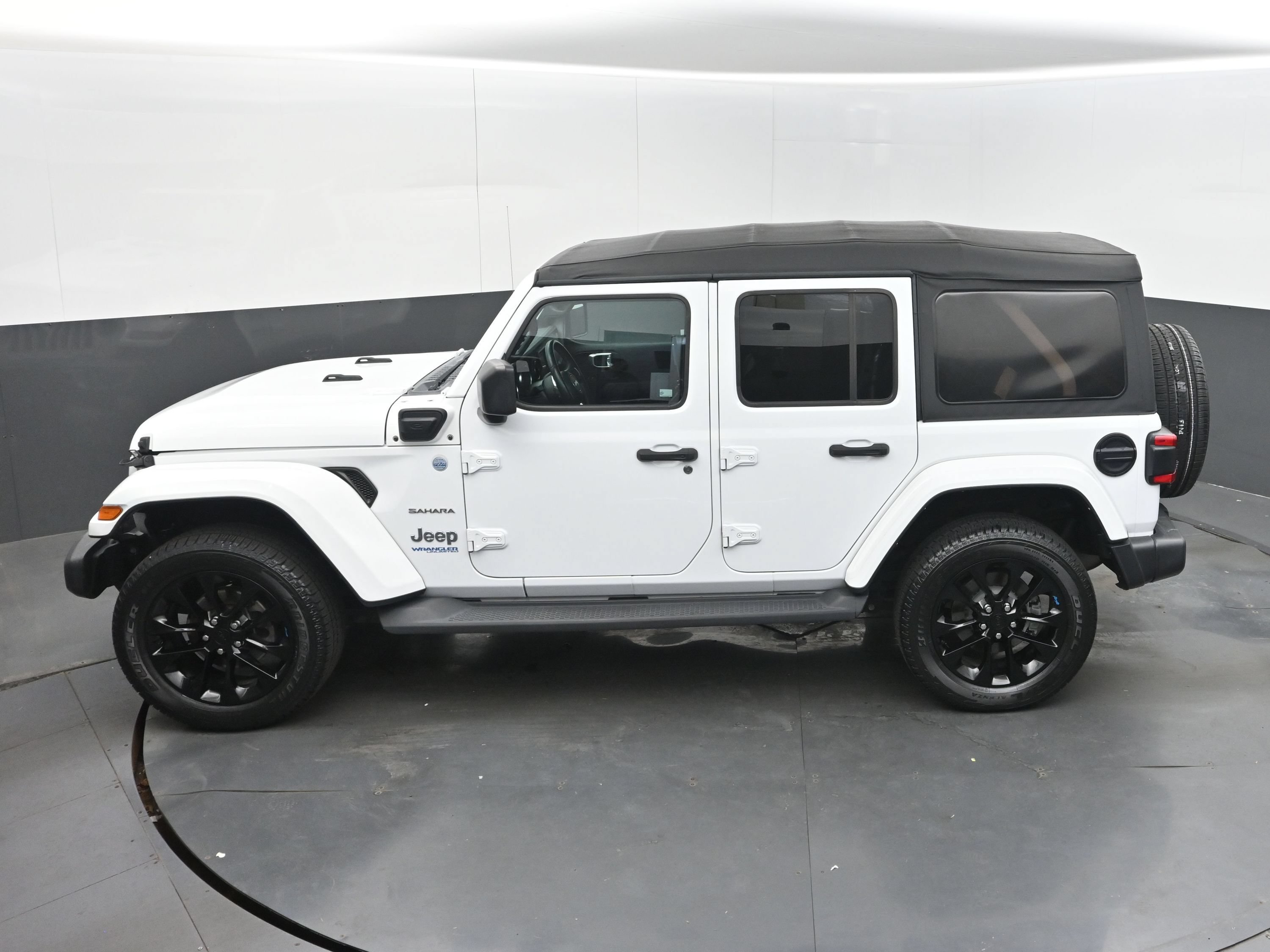 Used 2022 Jeep Wrangler Unlimited Sahara AWD/4WD image 22