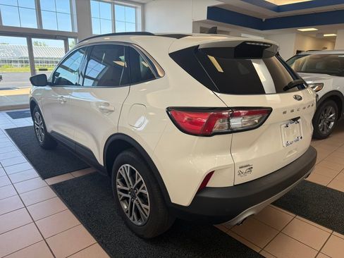 Used 2022 Ford Escape SEL AWD/4WD image 2