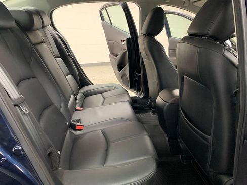 Used 2018 MAZDA MAZDA3 Touring FWD image 9