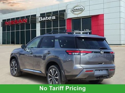 New 2026 Nissan Pathfinder Platinum image 5