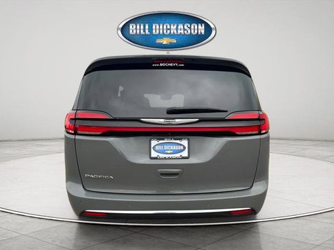 Used 2021 Chrysler Pacifica Touring FWD image 6