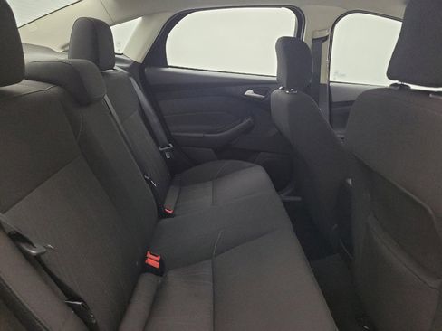 Used 2016 Ford Focus SE w/ SE Cold Weather Package FWD image 19
