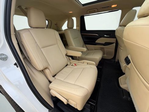 Used 2019 Toyota Highlander Limited Platinum image 31