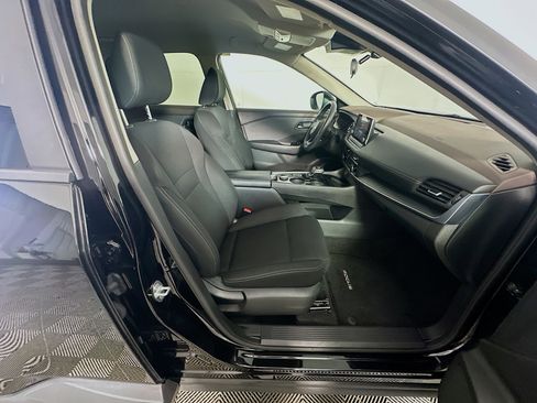 Used 2023 Nissan Rogue S image 31