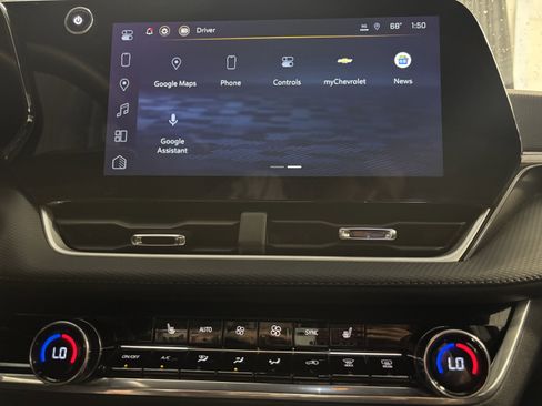 Used 2025 Chevrolet Equinox LT w/ Convenience Package II image 12