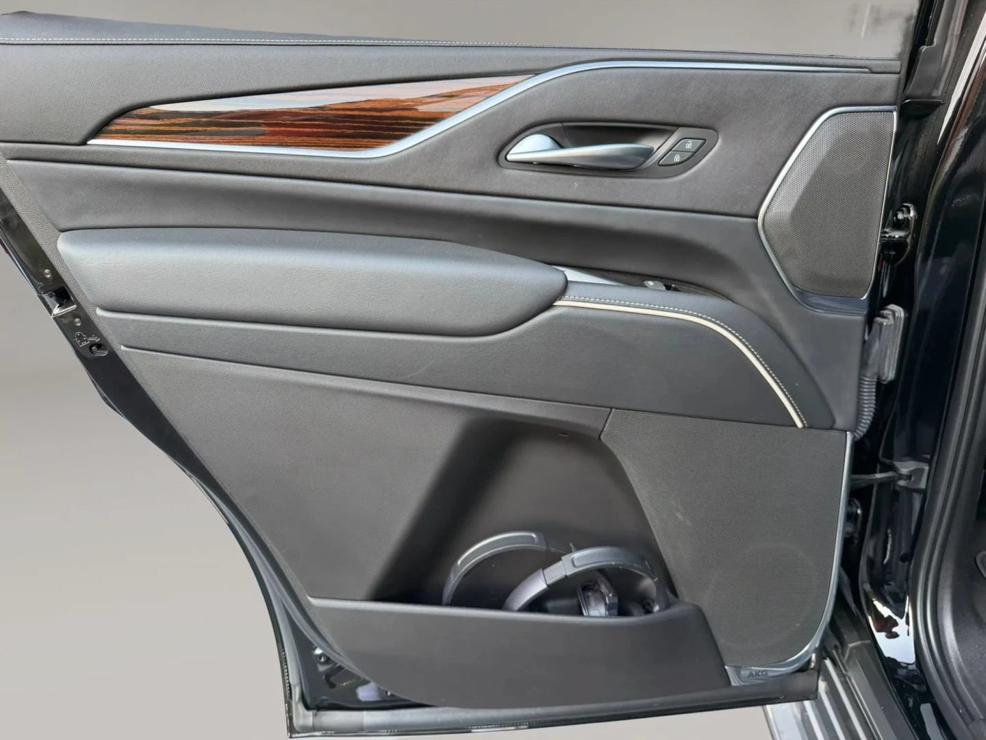 Used 2023 Cadillac Escalade Premium Luxury RWD image 41