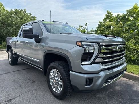 Used 2025 Chevrolet Silverado 2500 High Country w/ High Country Premium Package AWD/4WD image 1