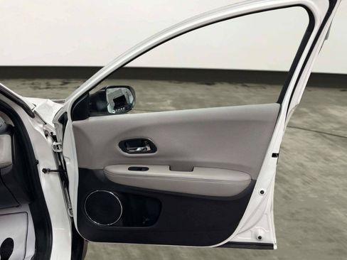 Used 2016 Honda HR-V EX image 19