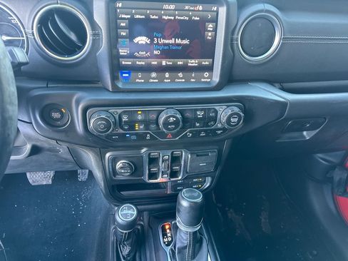 Used 2022 Jeep Wrangler Unlimited Sahara w/ Cold Weather Group image 24