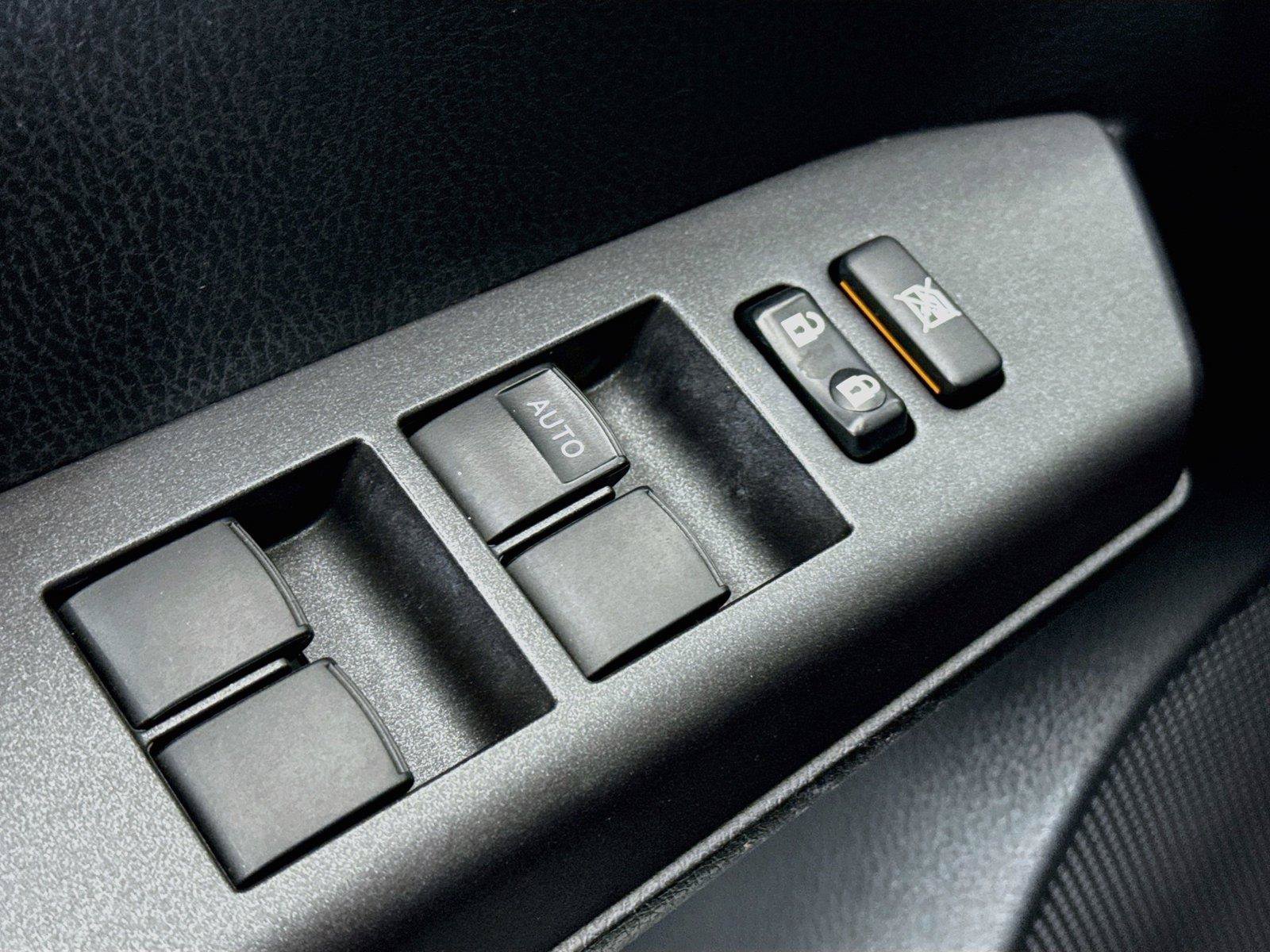 Used 2018 Toyota RAV4 XLE FWD image 25