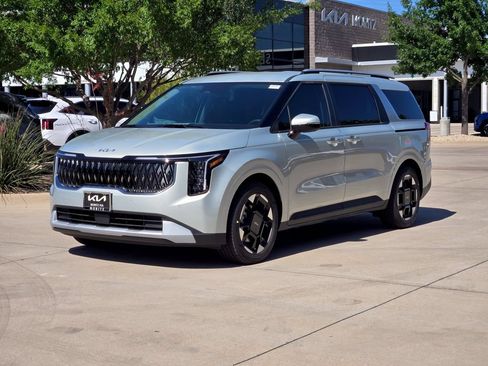 New 2026 Kia Carnival EX FWD image 2