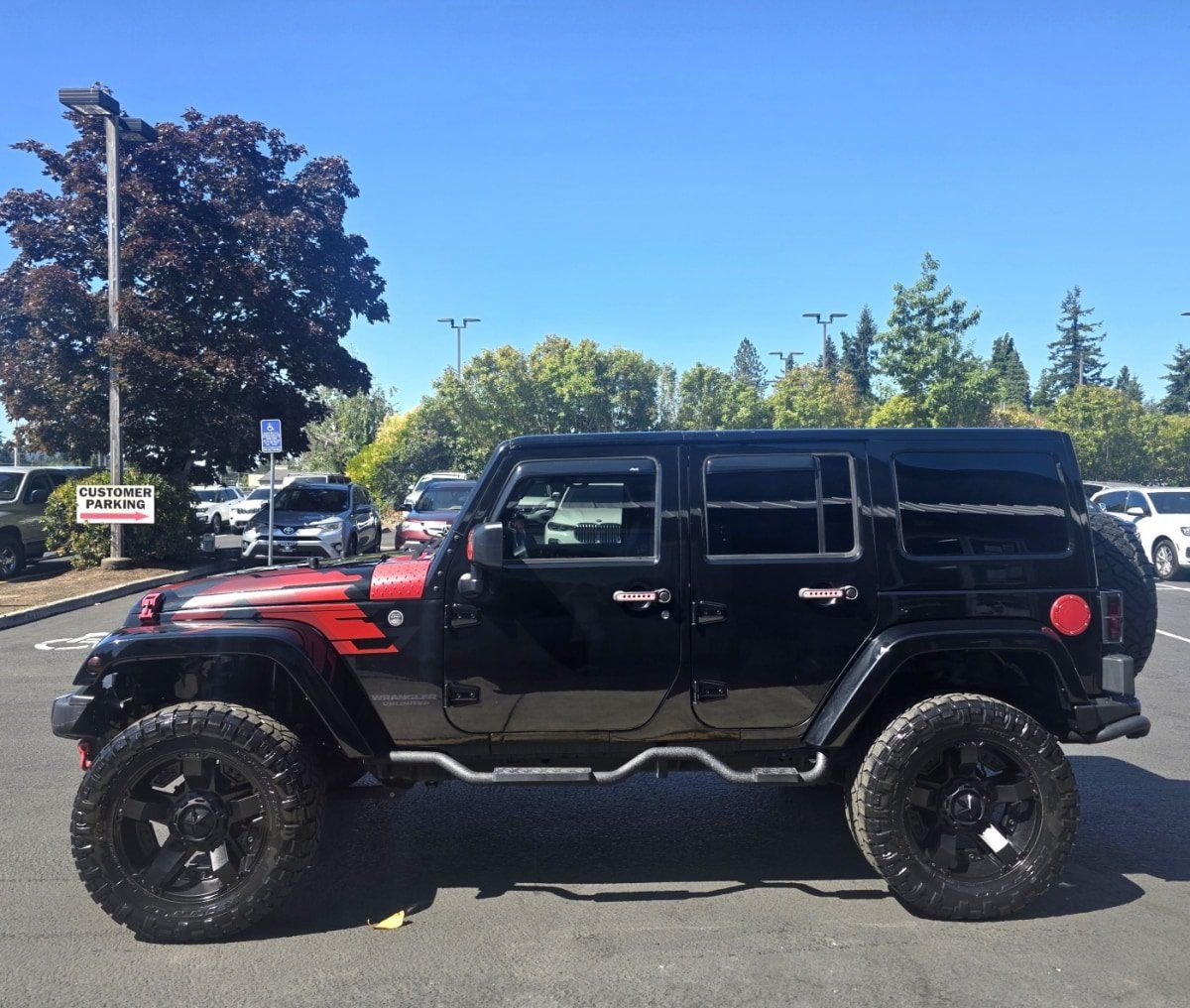 Used 2017 Jeep Wrangler Unlimited Sahara AWD/4WD image 1