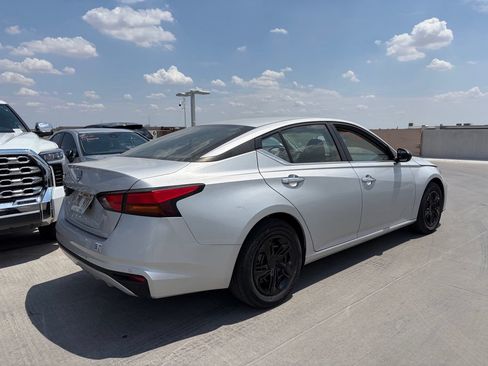 Used 2024 Nissan Altima 2.5 S FWD image 3