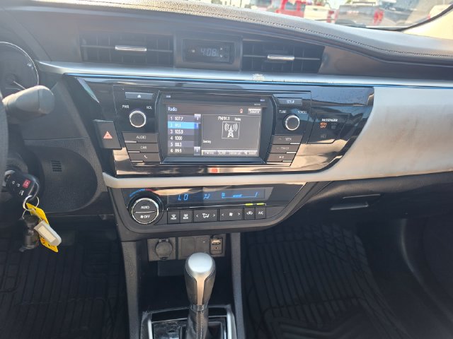 Used 2015 Toyota Corolla LE FWD image 19