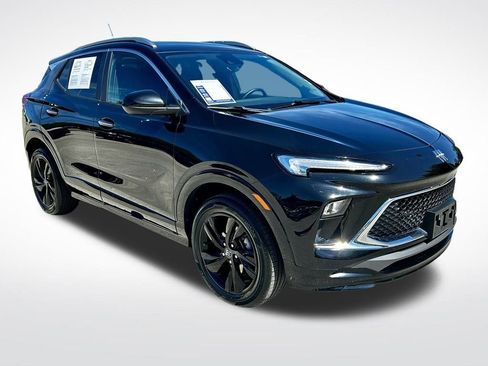 Used 2024 Buick Encore GX Sport Touring image 2