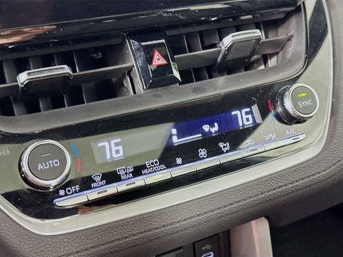 Used 2024 Toyota Corolla Cross XSE w/ Convenience Package image 17